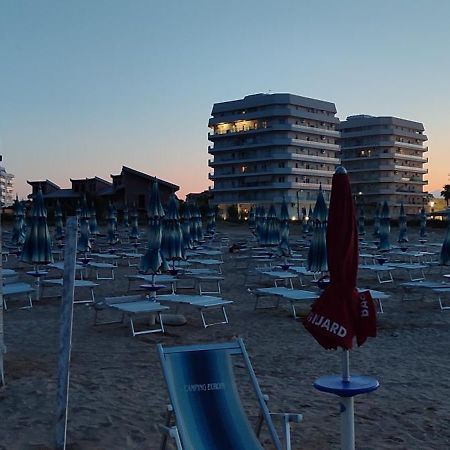 Oltre Confine Fronte Mare Villa Marina Di Montenero Exterior foto