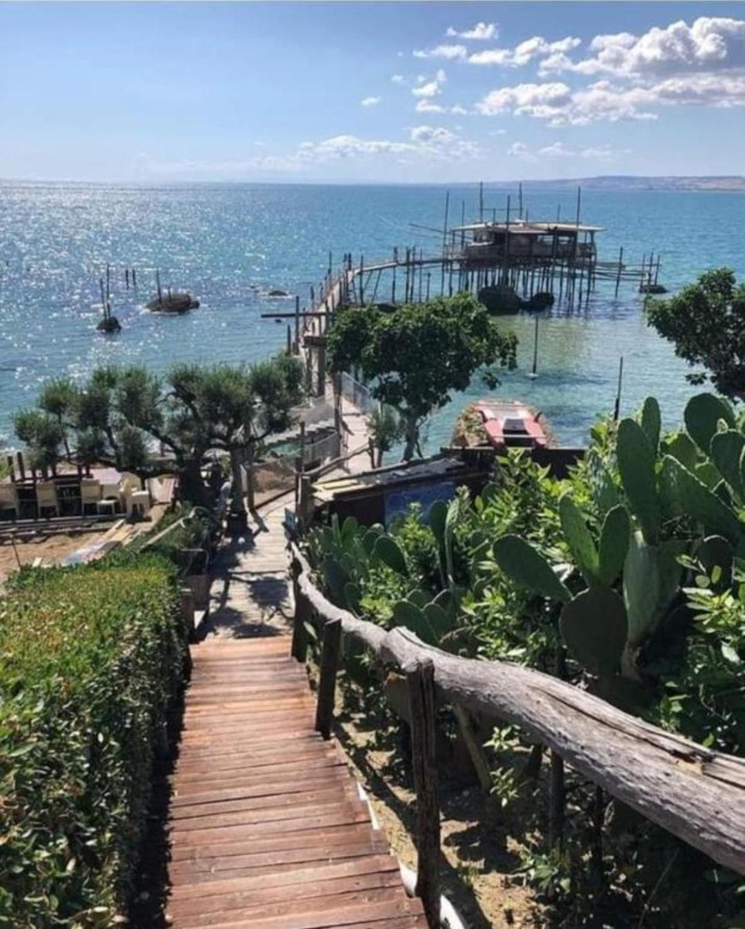 Oltre Confine Fronte Mare Villa Marina Di Montenero Exterior foto