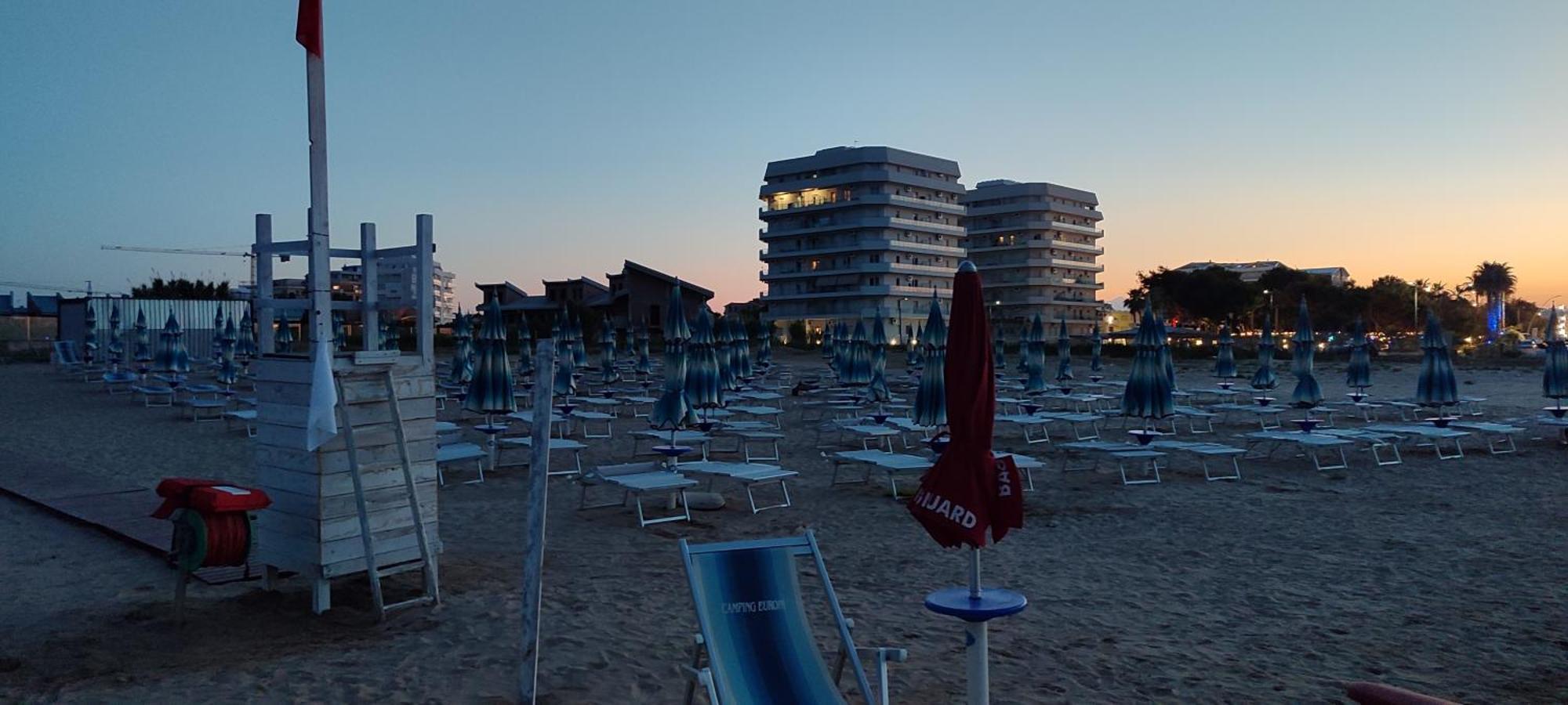 Oltre Confine Fronte Mare Villa Marina Di Montenero Exterior foto