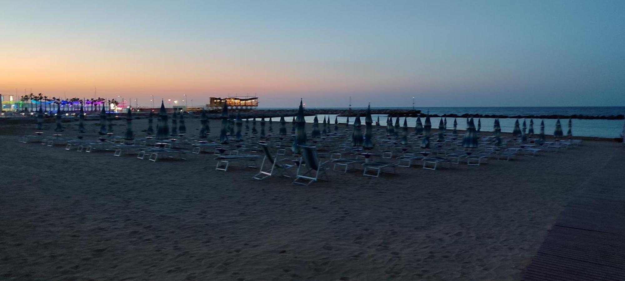 Oltre Confine Fronte Mare Villa Marina Di Montenero Exterior foto